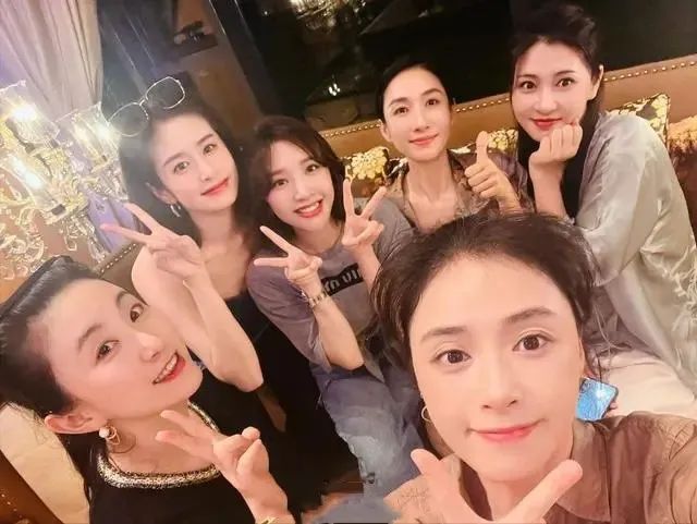 蒋欣瘦身成果惊人,41岁风采不减