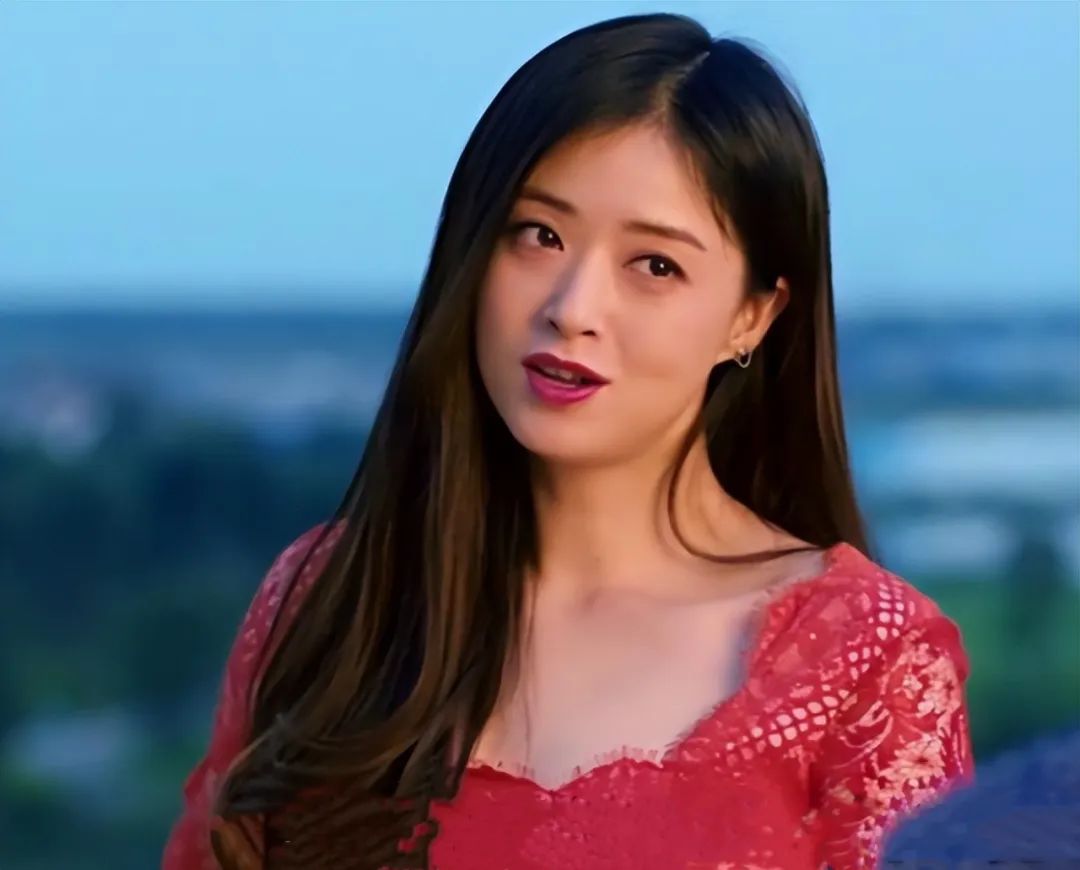 蒋欣瘦身成果惊人,41岁风采不减