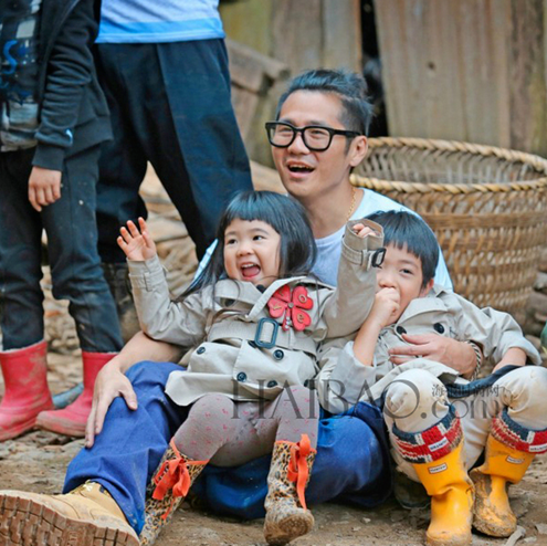 曹格14岁女儿颜值惊艳，专挑父母优点长