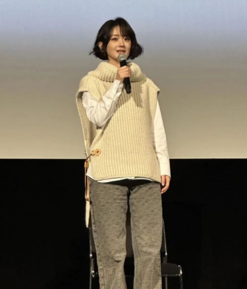 赵丽颖短发造型：37岁减龄效果显著