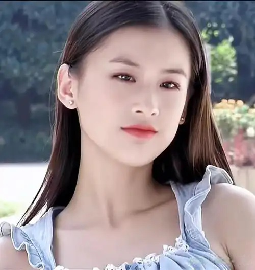 黄圣依出道时的清纯照片,美得让人心动