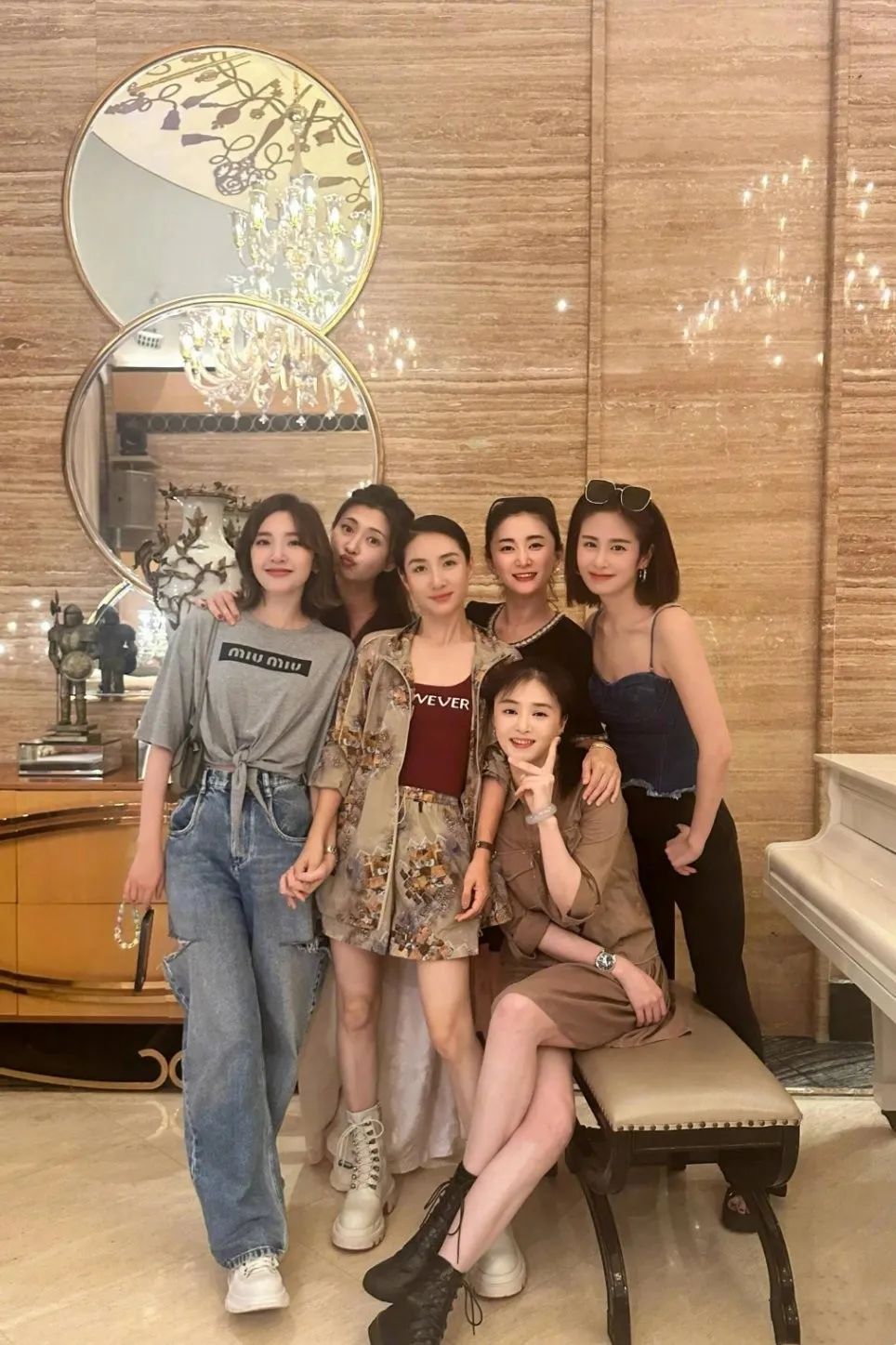 蒋欣瘦身成果惊人,41岁风采不减