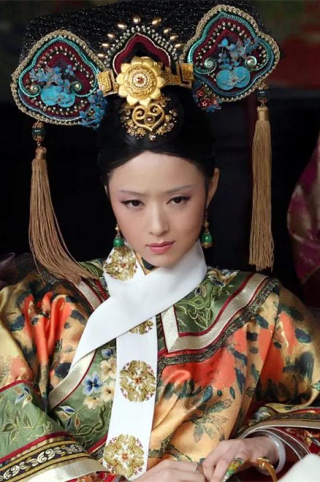 蒋欣瘦身成果惊人，41岁风采不减