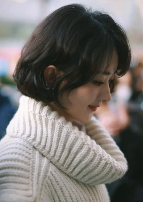 赵丽颖短发造型：37岁减龄效果显著